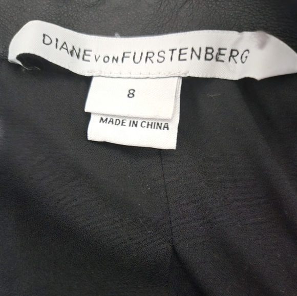 DIANE VON FURSTERNBERG DVF asymmetrical moto jacket with leather lining. Size 8 - Picture 10 of 10
